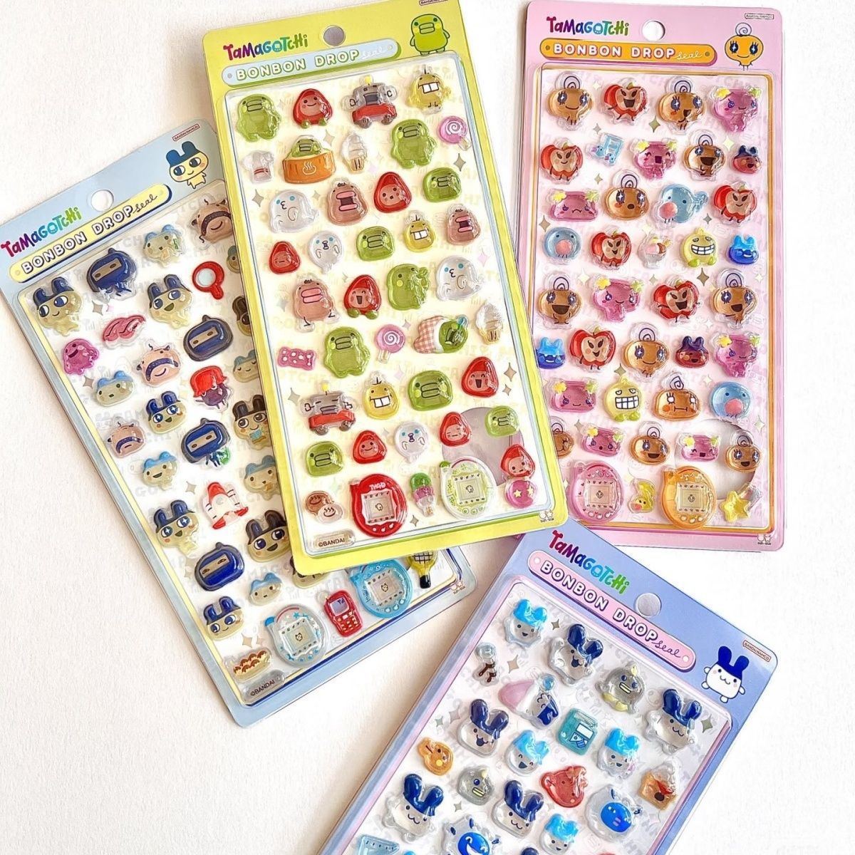 Bandai Model Tamagotchi - たまごっち3Dステッカー - かわいい漫画の多色デカール、子供のDIYデコレーションや素敵なクラフトギフトに最適