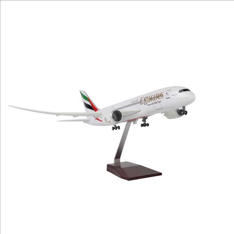 787 エミレーツ航空機モデル リアルな光とホイールシミュレ - Model Airplane Plastic のレビューと価格