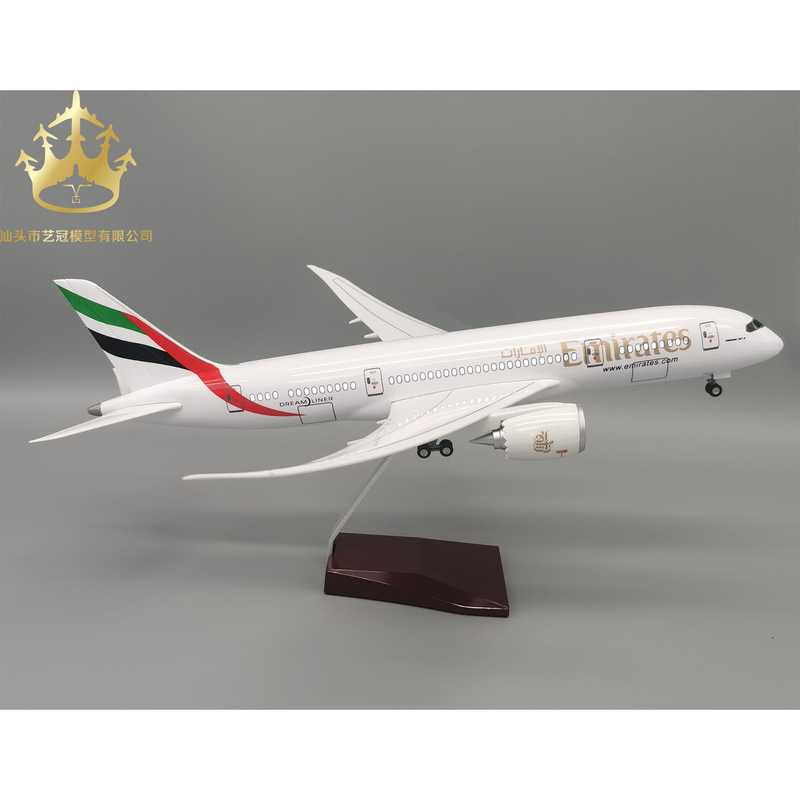 787 エミレーツ航空機モデル リアルな光とホイールシミュレ - Model Airplane Plastic のレビューと価格