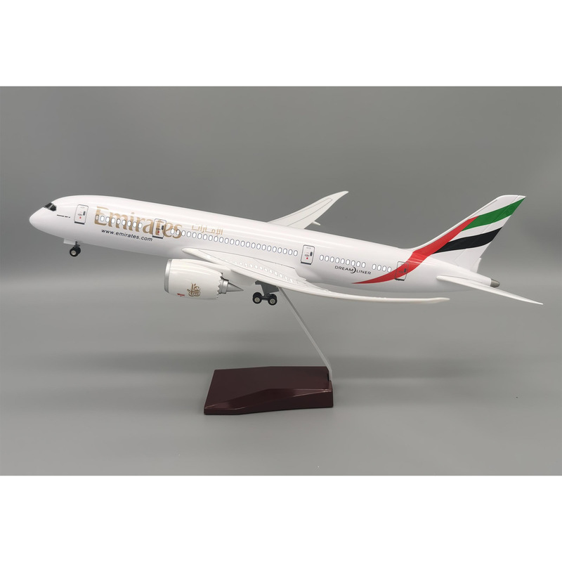 787 エミレーツ航空機モデル リアルな光とホイールシミュレ - Model Airplane Plastic のレビューと価格