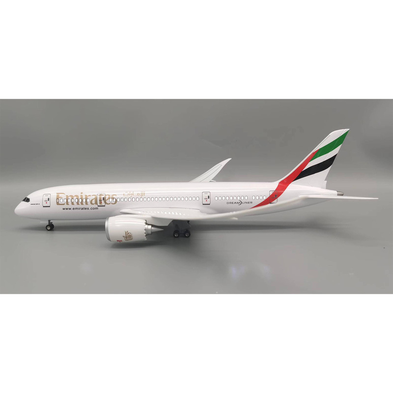 787 エミレーツ航空機モデル リアルな光とホイールシミュレ - Model Airplane Plastic のレビューと価格